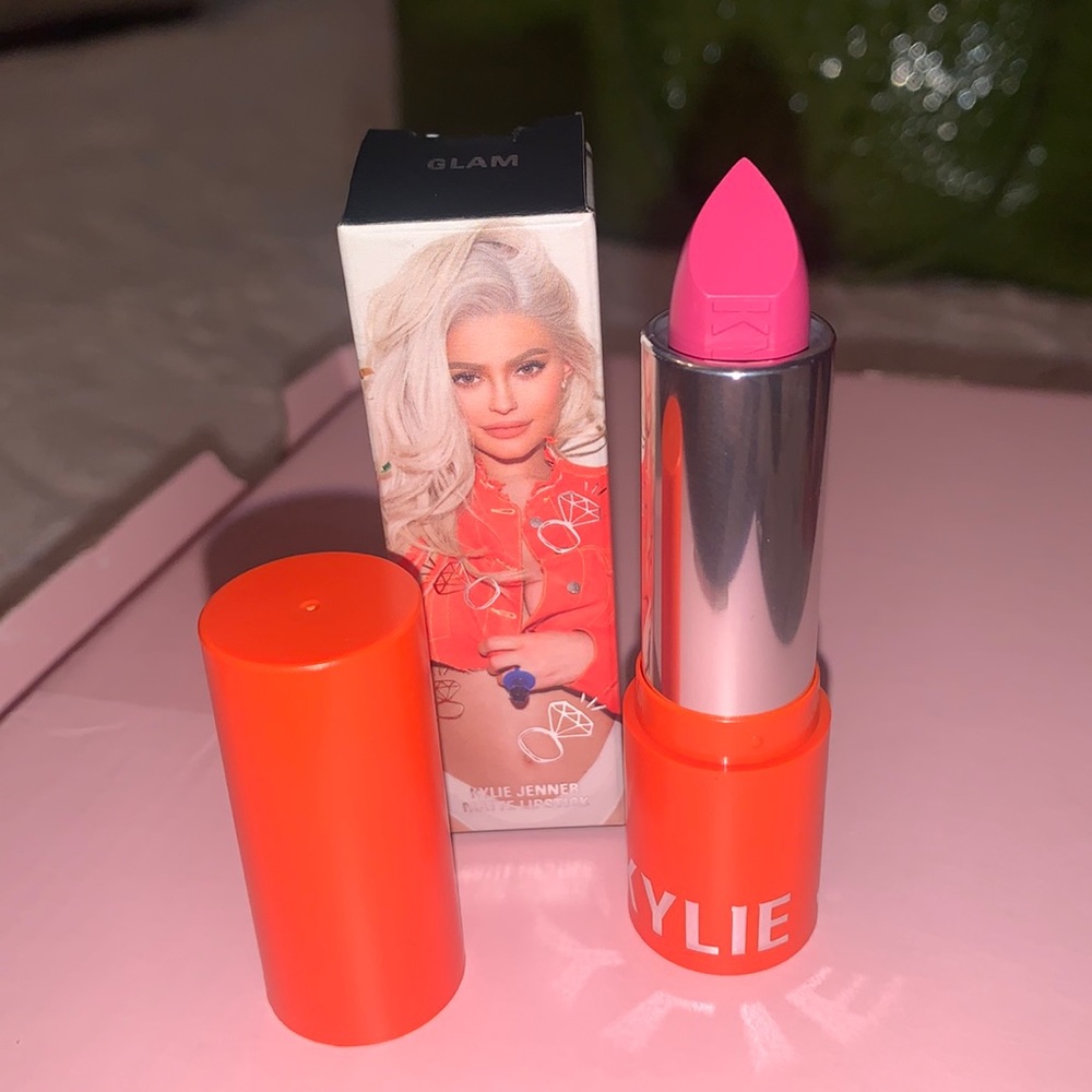Kylie Cosmetics Glam lipstick